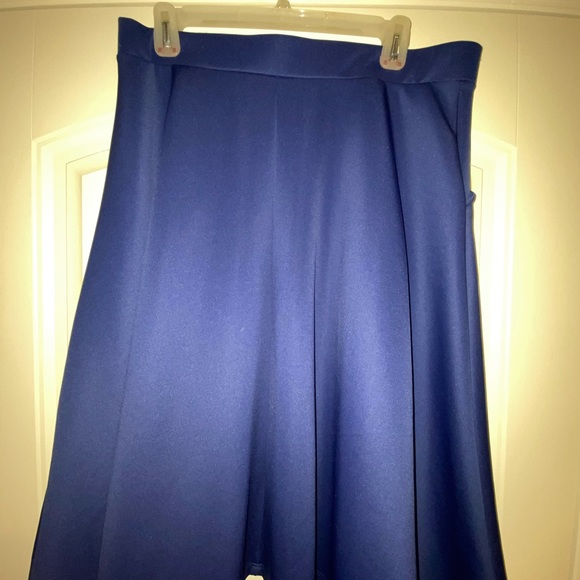 Blue A-line skirt with pockets - Picture 4 of 6